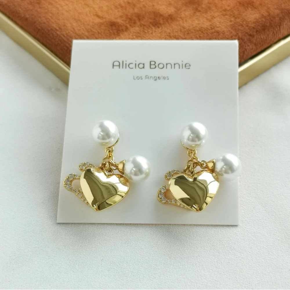 Alicia Bonnie Gold Sweet Embrace Charm Earrings Pearl White Crystal new with Tag